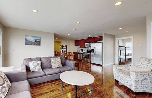 Lincoln City House | Enormous Renovated Home with Ocean Views & Easy Beach Access - Dogs OK