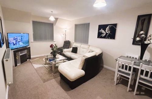 Warrington Apartment | Ensuite Bedroom in a 2-Bed spacious Apartment
