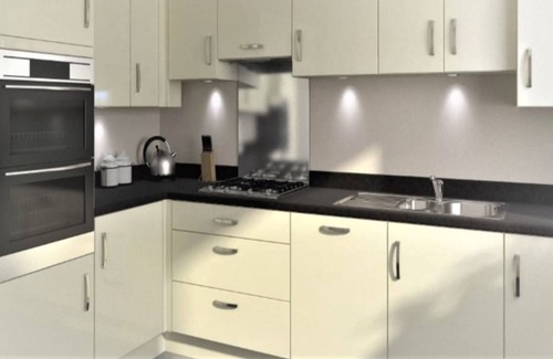 Telford House | Ensuite Double Room, Full Kitchen, in 3-Bed Home
