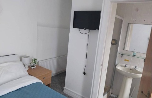 North Shore Hotel | Ensuite Small Double Room in a lovely Hotel