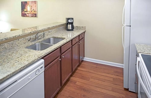 Berkeley Hotel | Ensuring a Very Comfortable & Memorable Stay! Kitchen, Free Parking, Pool!
