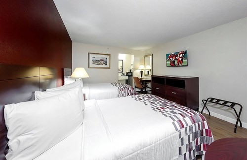 Ellenton Hotel | Ensuring a Very Comfortable & Memorable Stay! Pool, Pet-friendly, Free Parking!