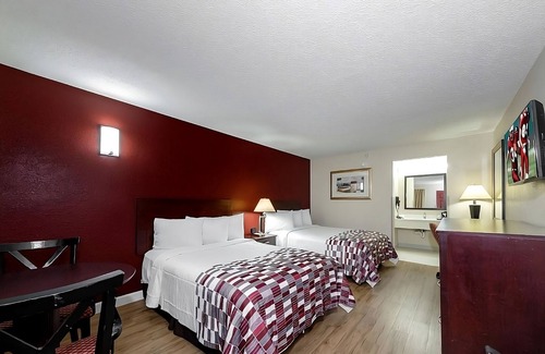Ellenton Hotel | Ensuring a Very Comfortable & Memorable Stay! Pool, Pet-friendly, Free Parking!