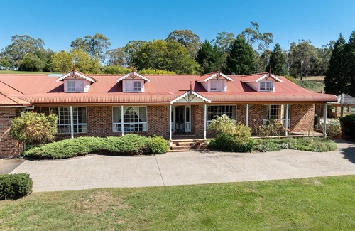 Calare House | Entertainer's Dream - 4 Bedroom Home with Pool