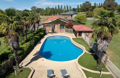 Calare House | Entertainer's Dream - 4 Bedroom Home with Pool