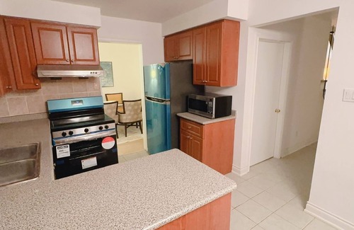 Applewood House | Entire 05 Bedroom House near YYZ
