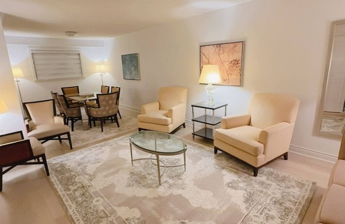 Applewood House | Entire 05 Bedroom House near YYZ