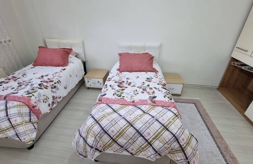 Bagcilar Apartment | Entire 1+1 Flat in Bagcilar Area, 10 min metro