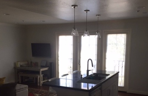 Ryland House | ENTIRE 1700, 3 bed/2.5 bath townhouse w/ park & pool and .5m from downtown SJ