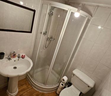 Riverside Apartment | Entire 2 Bedroom Apartment City Centre & Stadium