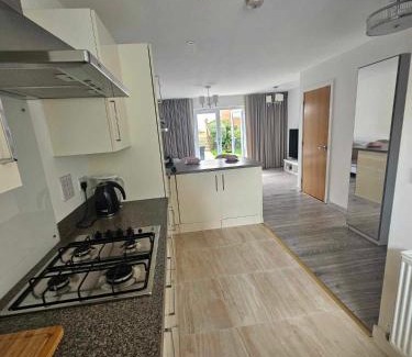 Plymouth Apartment | Entire 2 Bedroom House Modern Stylish Luxury
