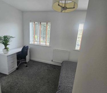 Plymouth Apartment | Entire 2 Bedroom House Modern Stylish Luxury
