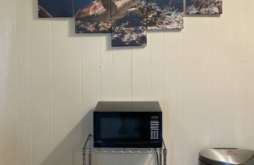 Hilo Apartment | Entire 2 Room Condo! In Heart of Hilo! Kitchen, AC