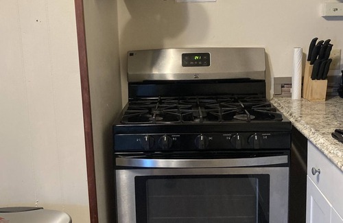 Hilo Apartment | Entire 2 Room Condo! In Heart of Hilo! Kitchen, AC