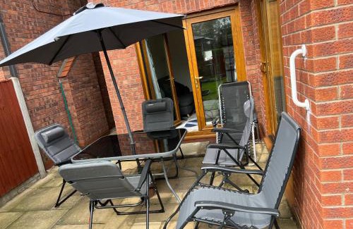 Mapperley House | Entire -4 Bedrooms Detached House with Driveway