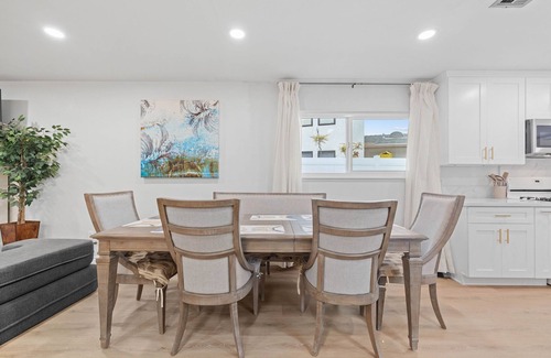 University City House | Entire 4BR house + game room + tree house + big backyard