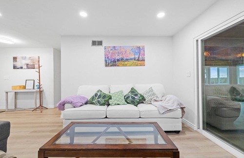 University City House | Entire 4BR house + game room + tree house + big backyard