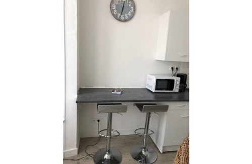 Laval Apartment | ENTIRE APARTMENT DOWNTOWN LAVAL