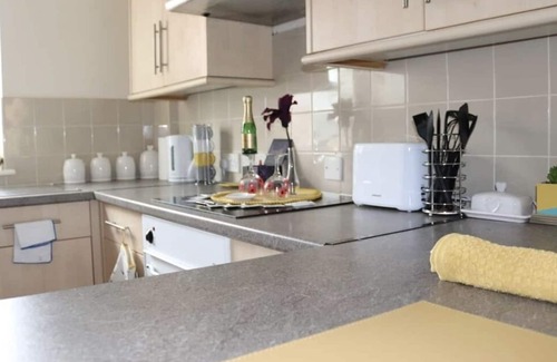 Swindon Apartment | Entire apartment old town Godwin court