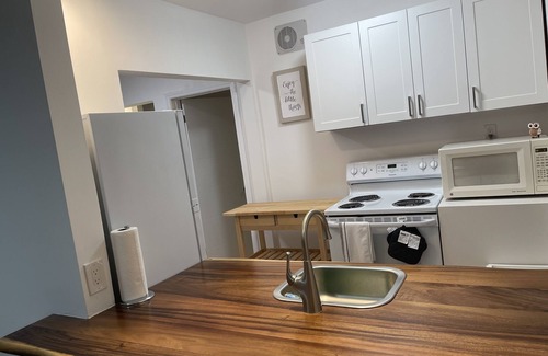 Hollywood Apartment | Entire Apartment Steps to sands of Hollywood Beach