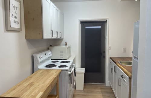 Hollywood Apartment | Entire Apartment Steps to sands of Hollywood Beach