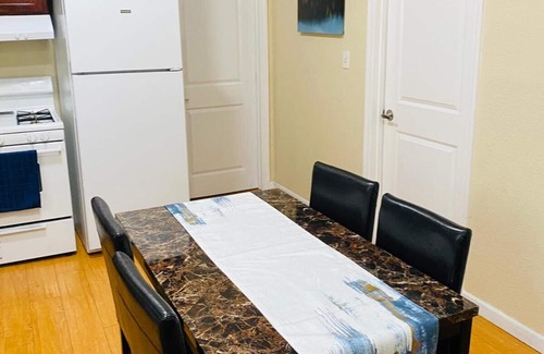 Hoover - Foster Apartment | Entire apartment with 2-bedrooms in North Oakland