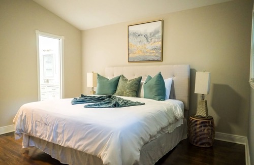 East Point House | Entire ATL Home by Airport & Downtown (King Bed)
