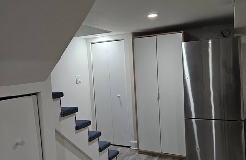 Richmond Hill Apartment | Entire bachelor basement