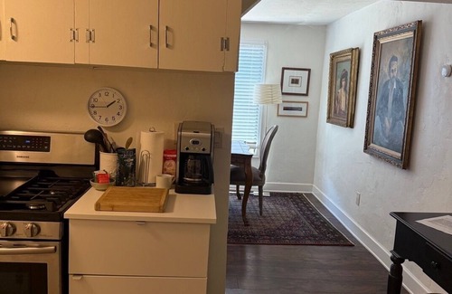 Encanto House | Entire Bungalow Located in Midtown Phoenix! Minutes off of the I10,