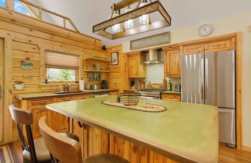 Black Hawk Ski Chalet | Entire Cabin Chalet in the Mountains! Lake! Kayak! Sauna! Hot Tub! Hike!