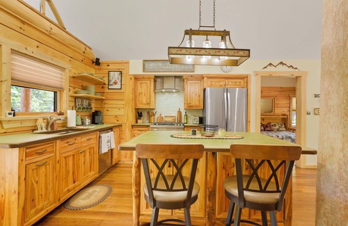 Black Hawk Ski Chalet | Entire Cabin Chalet in the Mountains! Lake! Kayak! Sauna! Hot Tub! Hike!