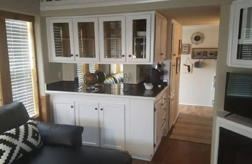 Kissimmee Cottage | Entire cottage for 5, close to Disney, Universal! - Bitty Belle