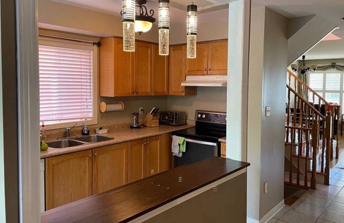 Burlington House | Entire End Townhouse Nearly Lake and Shopping Center with Large Deck and BBQ