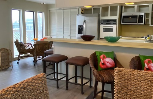 Galveston House | Entire floor of water front home