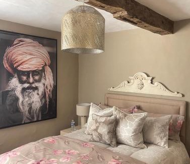Henley-in-Arden House | Entire Georgian luxury house - 3 Storey- High St Henley-in-Arden -Two bedrooms-Sleeps 4 people Close to Stratford upon Avon - Warwick - Solihull - NEC