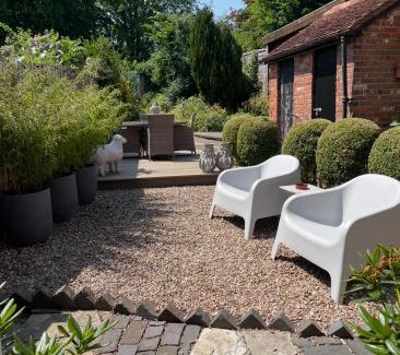 Henley-in-Arden House | Entire Georgian luxury house - 3 Storey- High St Henley-in-Arden -Two bedrooms-Sleeps 4 people Close to Stratford upon Avon - Warwick - Solihull - NEC