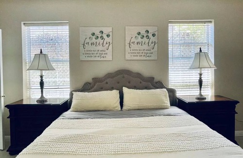 Thousand Oaks House | Entire guest house with access to pool area