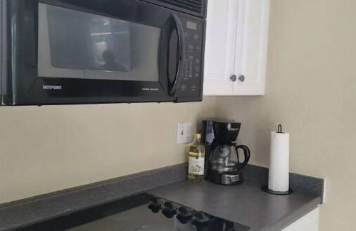 Gulf Gate Estates House | Entire Guesthouse 5 mins to Siesta key & downtown.