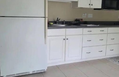 Gulf Gate Estates House | Entire Guesthouse 5 mins to Siesta key & downtown.