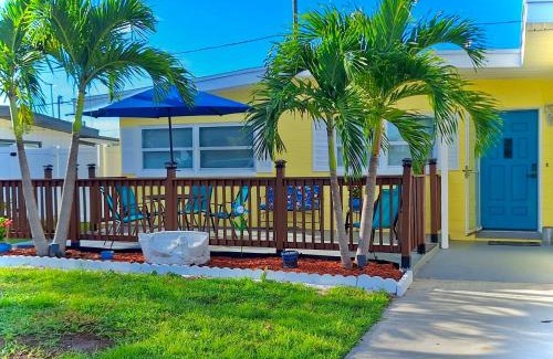 Kenneth City House | Entire Home 3BR 1BA Sleeps 6 St Pete, FL Spacious Private Backyard