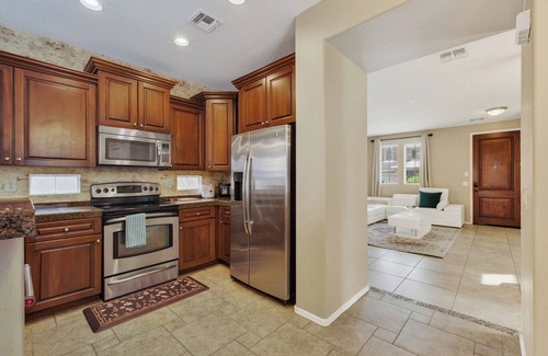 Avondale House | Entire Home Avondale 4 Bedroom 3 Bathroom