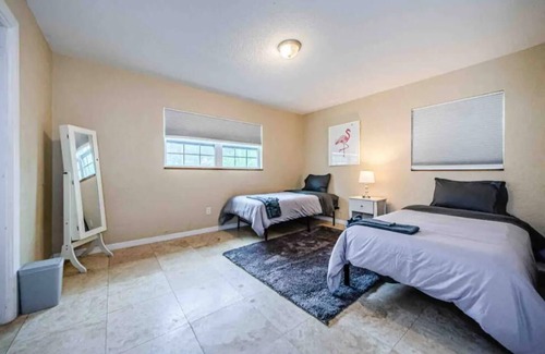 Clearwater House | Entire Home Close to the Beach!
