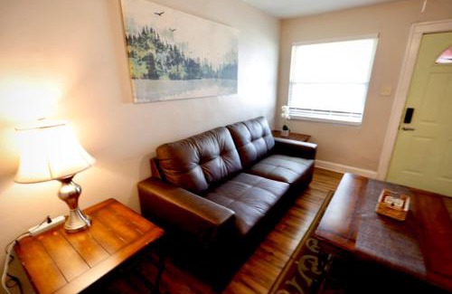Indianapolis House | Entire Home/Firm Queen Bed/3 Miles to Downtown Indy