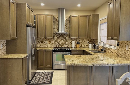 Churchill Meadows House | Entire home in Churchil Meadows