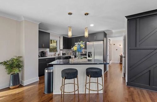 Decatur House | Entire home in Decatur-sleeps 10