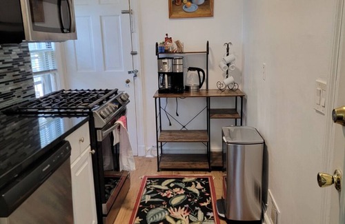 Del Ray House | Entire home in Great Delray Alexandria 2 Bed, Dent, 2 block to Metro, Shop, WIFI