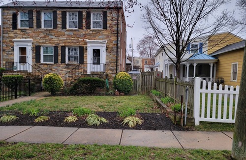 Del Ray House | Entire home in Great Delray Alexandria 2 Bed, Dent, 2 block to Metro, Shop, WIFI