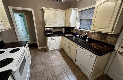 Chickasaw Gardens House | Entire Home in Heart of Memphis