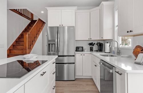 Newport East House | Entire home minutes from Newport, RI. Near beaches.