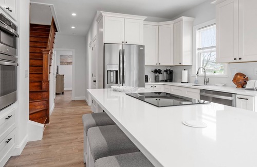 Newport East House | Entire home minutes from Newport, RI. Near beaches.